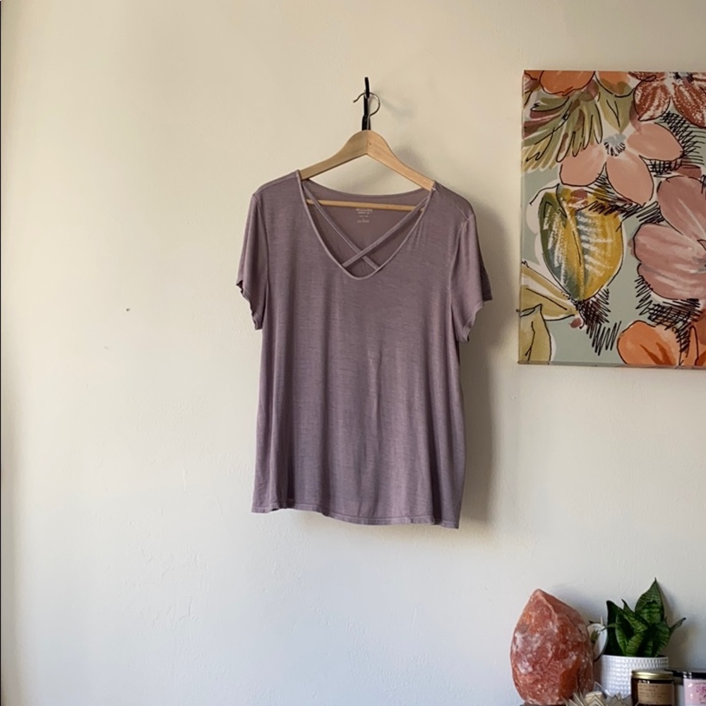 Criss cross tee